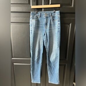 American Eagle Size 4 Regular Curvy Mom Jean
